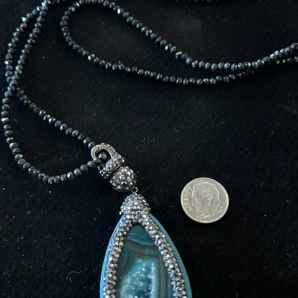 Park Lane very long Blue Agate natural gemstone with crystals - Picture 2 of 4